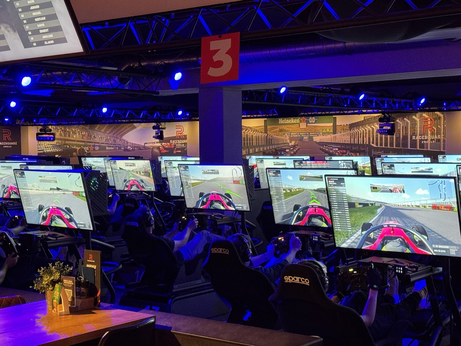 Simrace-avond in Racesquare Zwolle