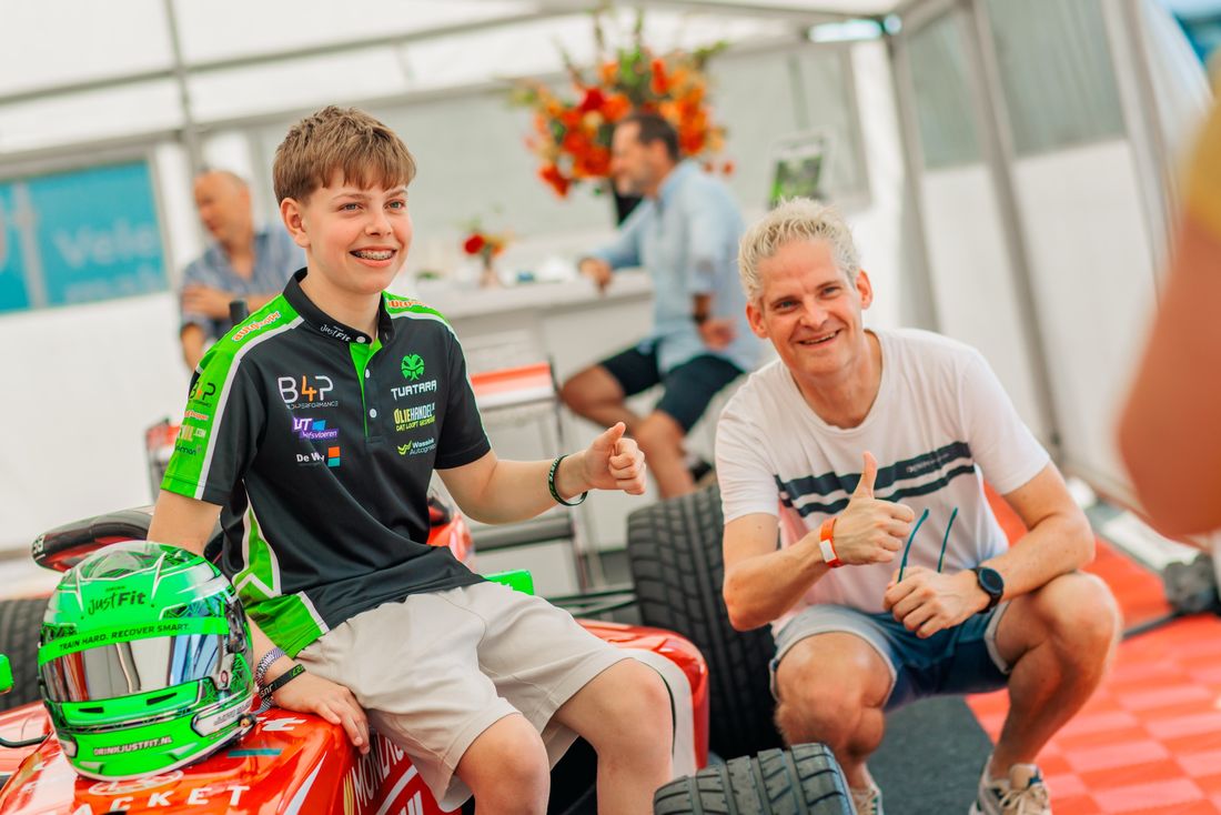 Gasten in de hospitality tijdens een raceweekend